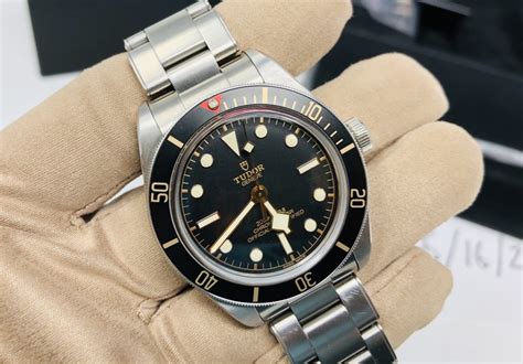 tudor black bay 58 with suit|Altro.